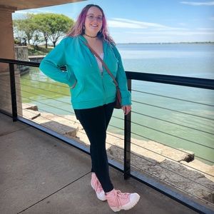 Meet your Posher, Alexis